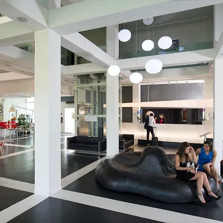 莫姆酒店 4* 欧吉特奥罗纳