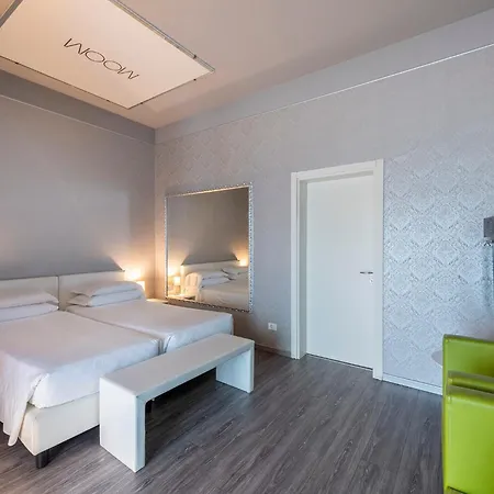 莫姆酒店 4* 欧吉特奥罗纳