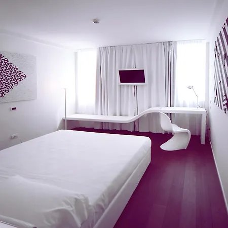 Mo.om Hotel 4*