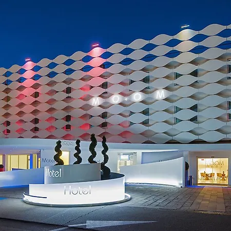 Mo.om Hotel 4*